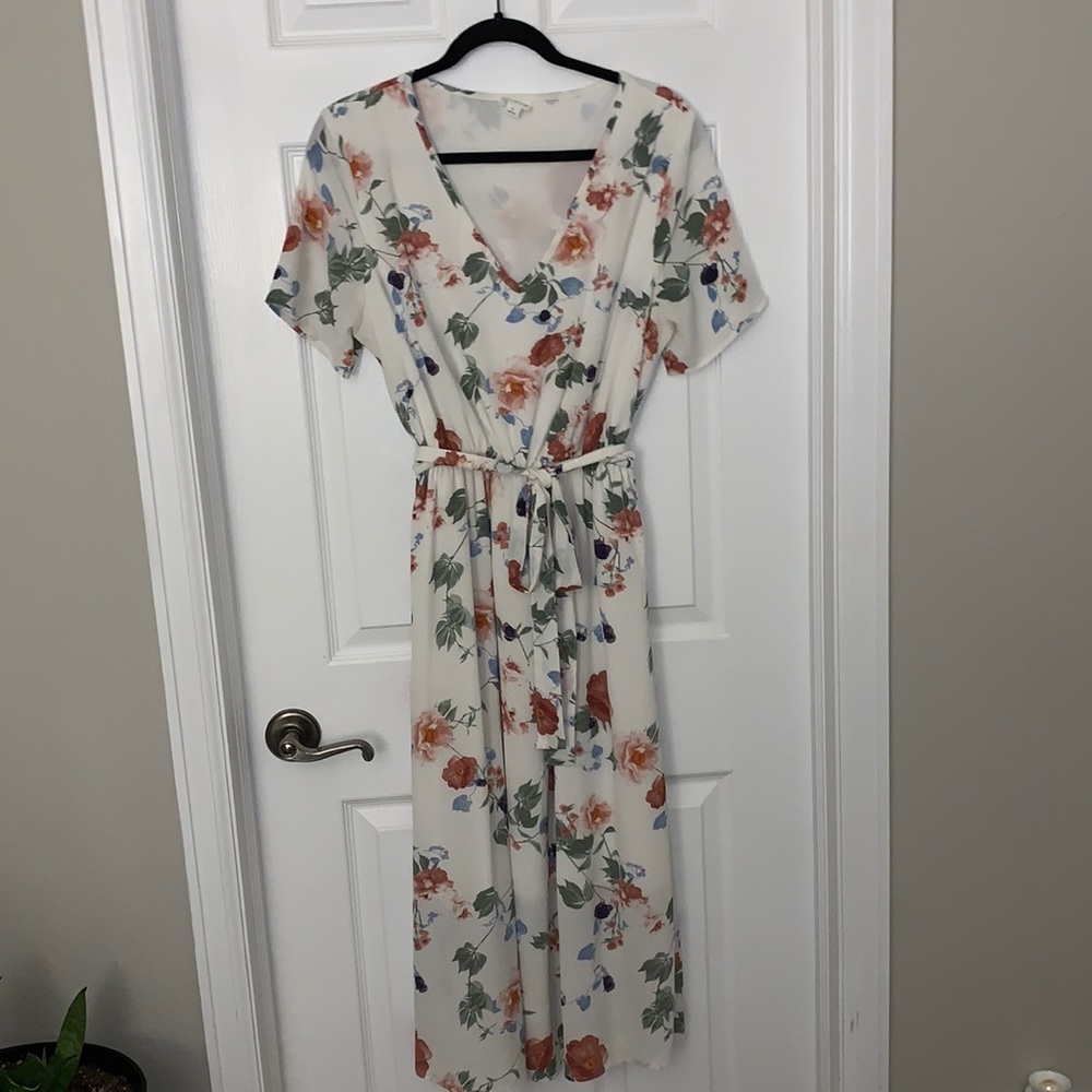 White floral emberley dress- large